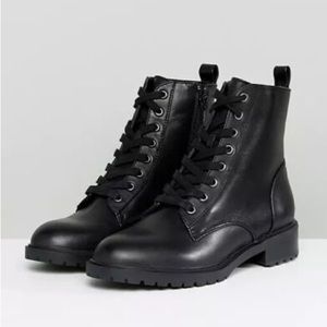 BNIB Steve Madden Officer Combat boots Size 9.5